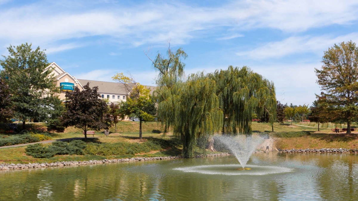 Chantilly Condo | 1 Bedroom | King Suite Near IAD | Free Breakfast