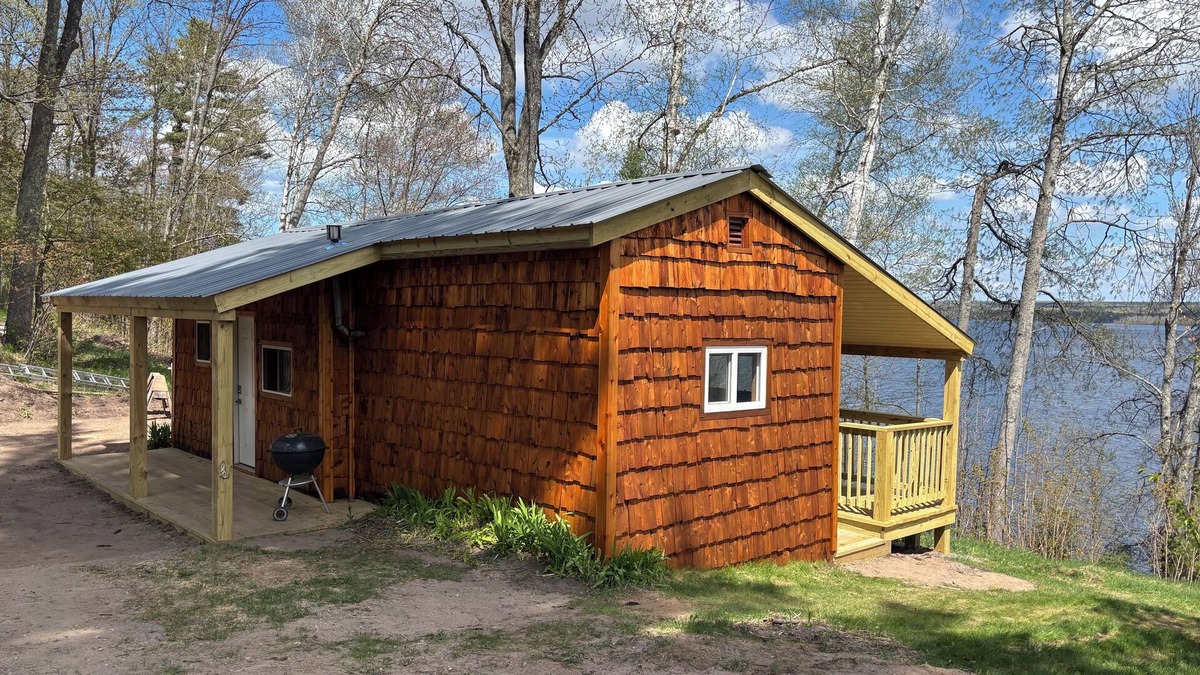 Au Train Cabin | 1 bedroom lake front cabin with outdoor hot tub