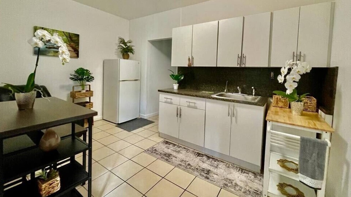 Homestead Apartment | 1 bedroom located in Homestead Fl , Near Fl keys , private parking