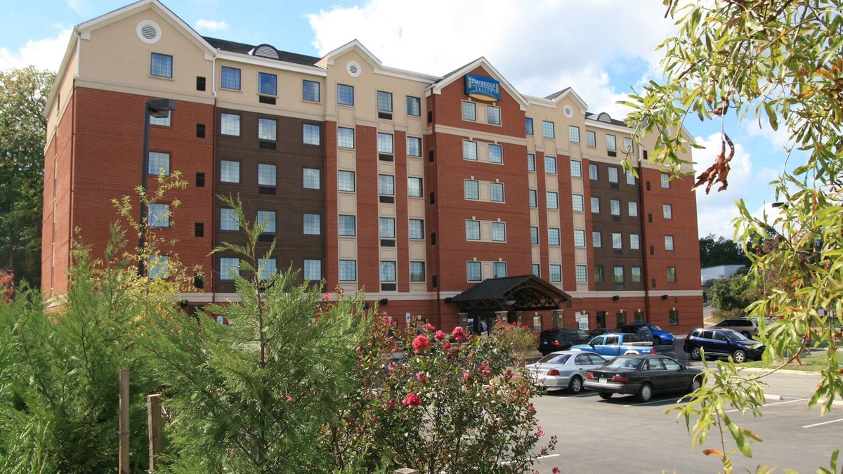Aquia Harbour Condo | 1 Bedroom | Shared Indoor Pool + Business Center