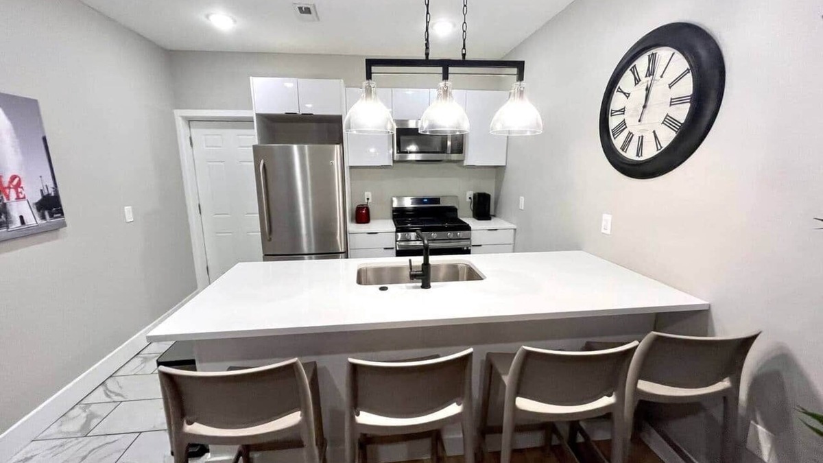 Melrose Apartment | 1 bedroom w/patio close to Wells Fargo arena