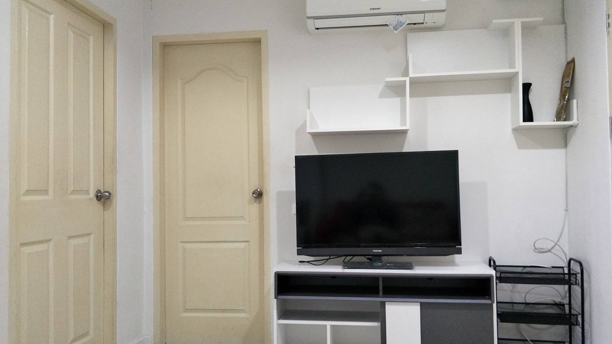 Chom Phon Condo | 1 BHK pool view $35 per night