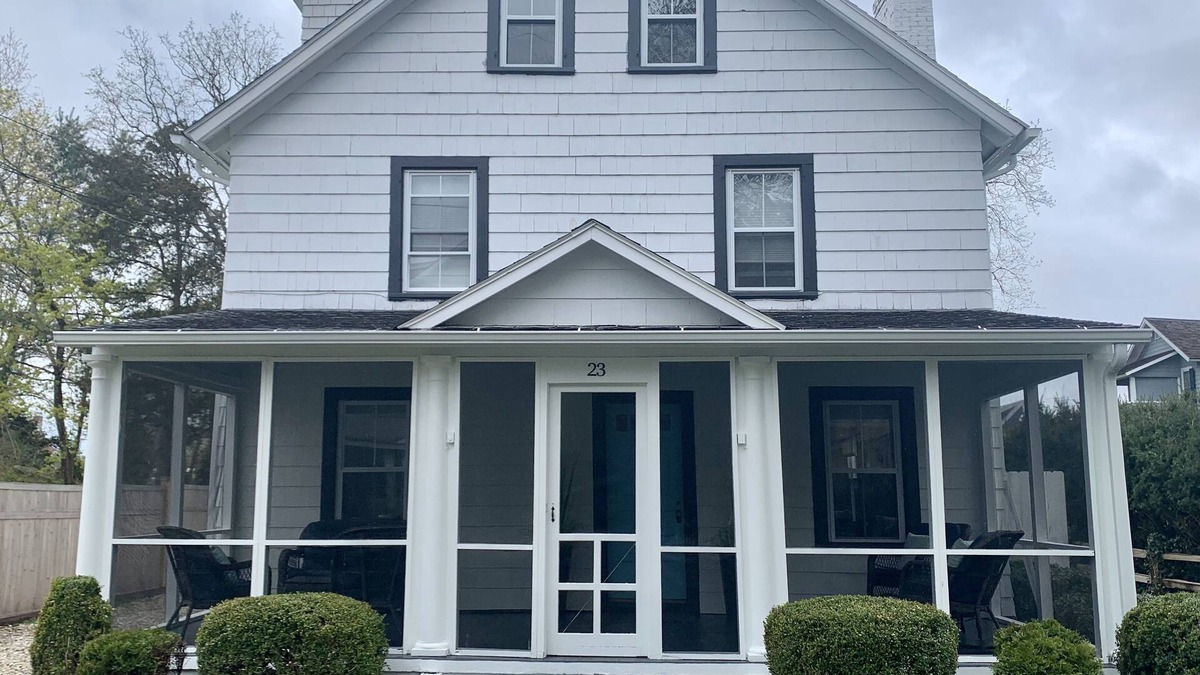 Madison Center House | 1 Block from Water - Welcoming 4 Bedroom Home