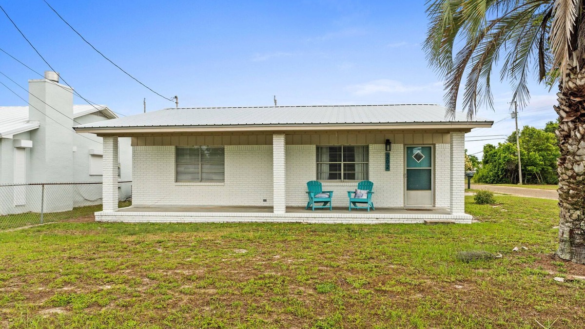 Laguna Beach House | 1 Block to Beach Sleeps 7 Pet Friendly Laguana Beach