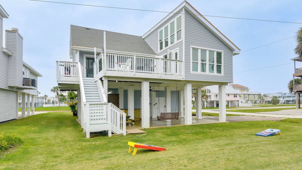 Pirates Beach House | 1 Block to Beach: Family Retreat in Galveston!