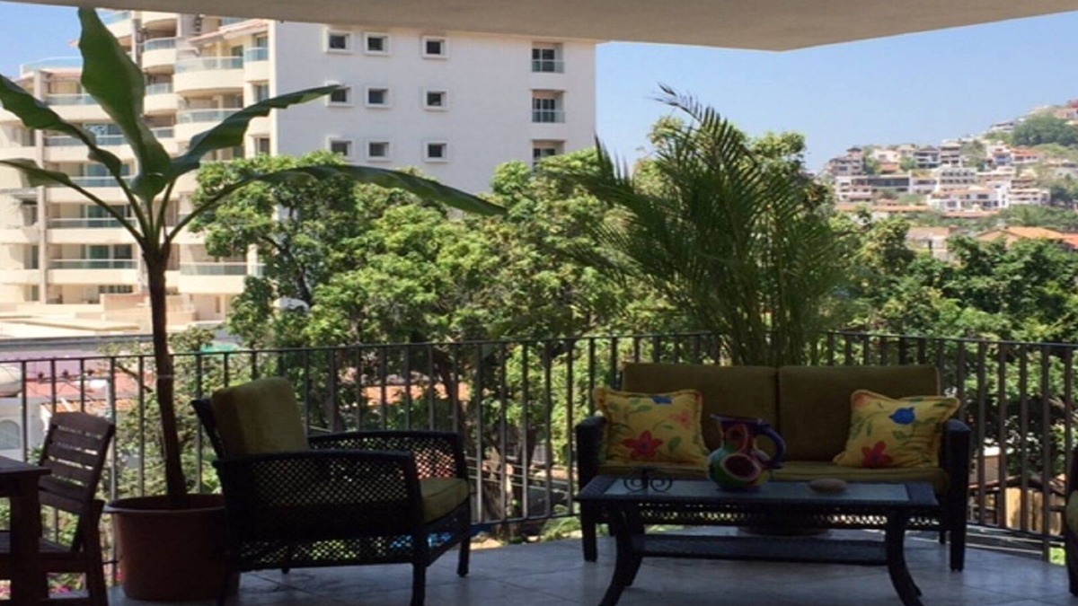Emiliano Zapata Condo | 1 BLOCK TO BEACH- IN THE HEART OF THE ROMANTIC ZONE!