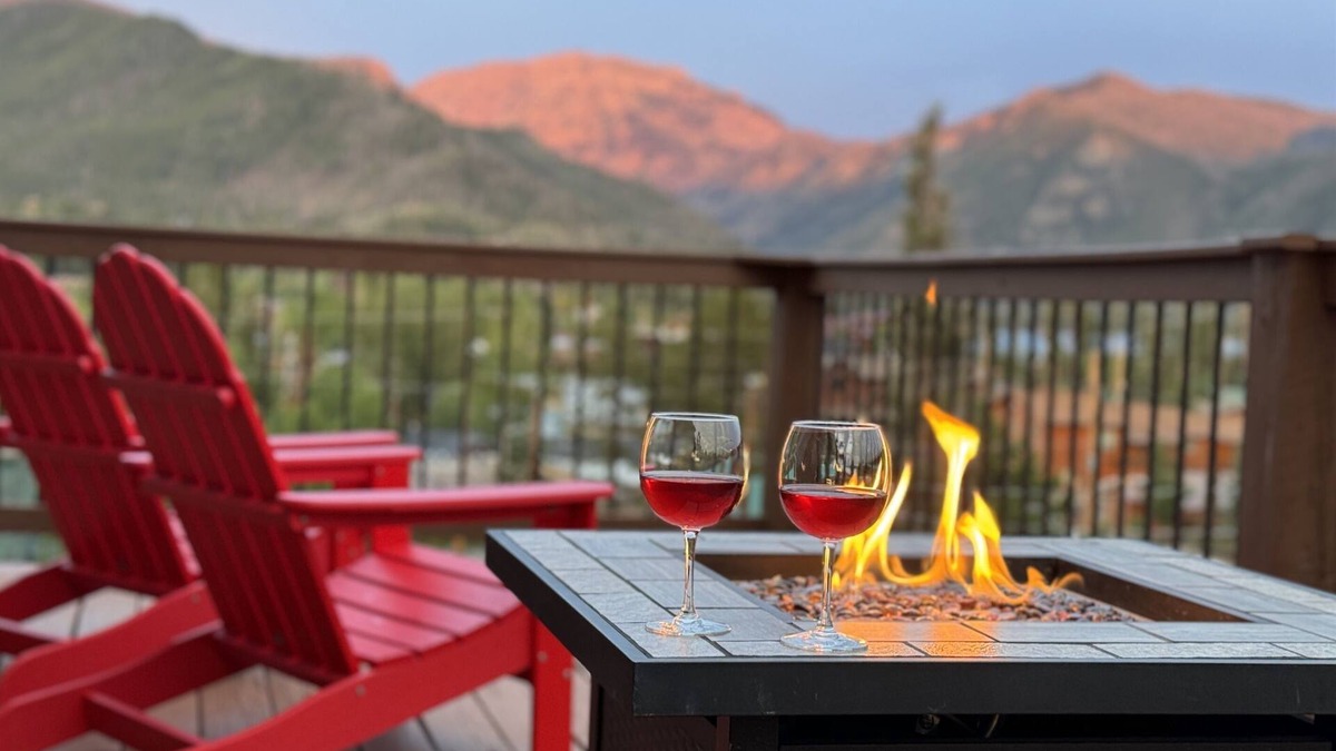 Grand Lake Cabin | 1 Block to Downtown 5BR Sleeps16 Sauna Theater/Game Room View Steps to Grand Ave