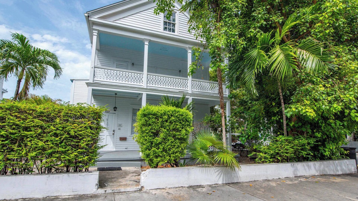 Historic Seaport House | 1 Block to Duval St | Banana's Foster Guesthouse
