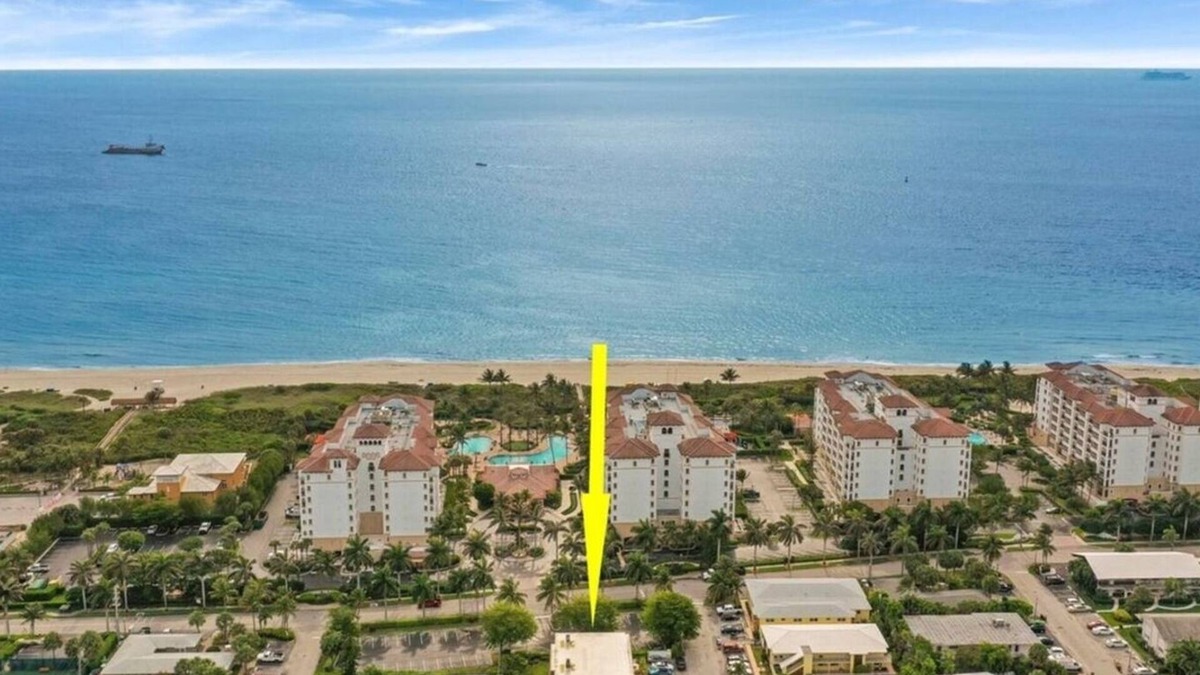 Palm Beach Shores Apartment | 1 Block to the BEACH! King Beds! BBQ!