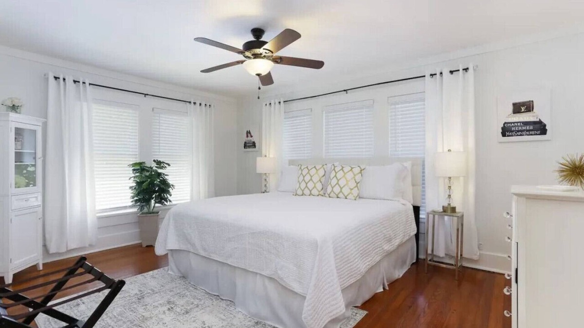 Midtown House | 1 BR/1BA Downtown, Riverwalk, Golf, Zoo & Pearl