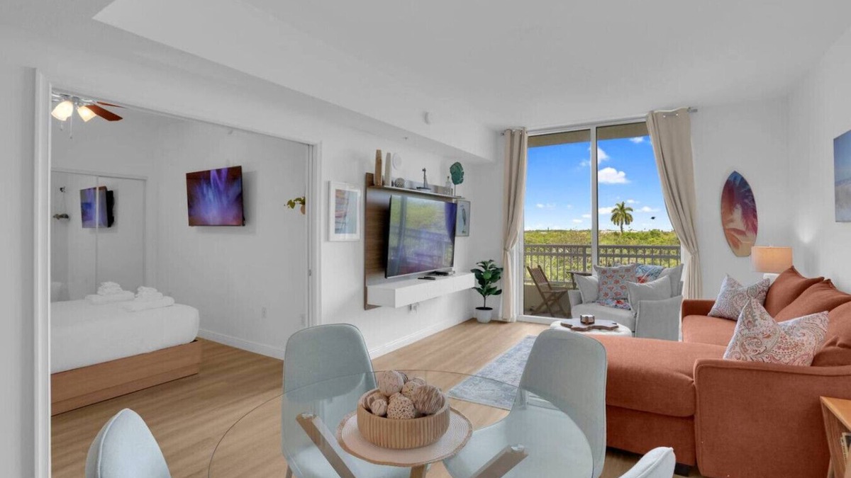Boynton Beach Condo | 1 br 2bed LakeView Rooftop Pool