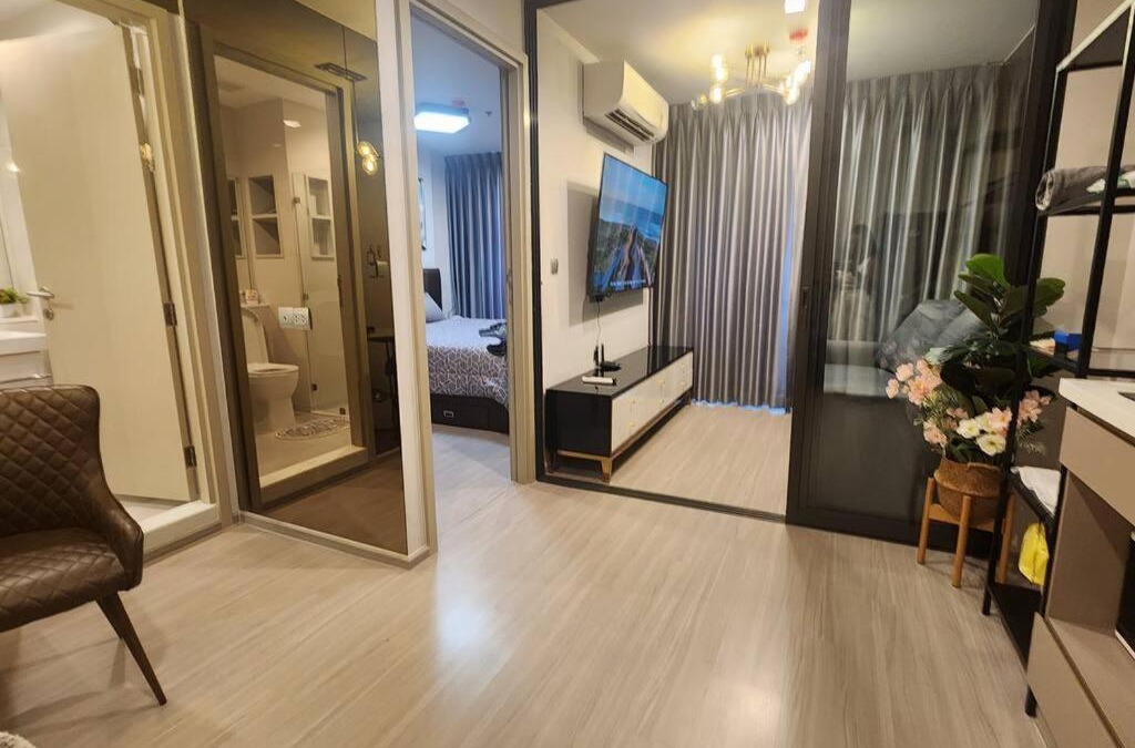 Chatuchak Apartment | 1 BR plus@42th FL/2-3 min walk to BTS MRT Ladprao