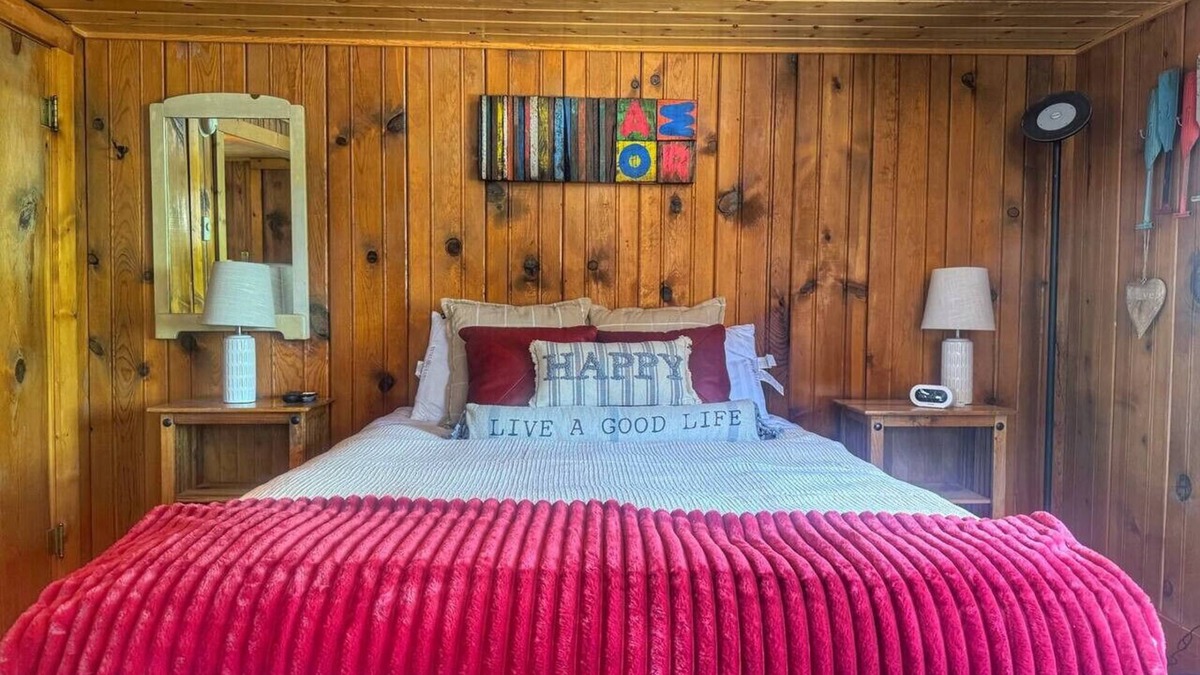 Grand Lake Cabin | 1 BR with sunroom-walk to beach