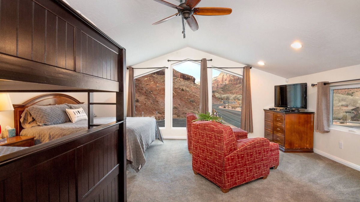 Zion National Park South Entrance Apartment | #1 GREAT LOCATION, Zion National Park entrance as close as you can get!