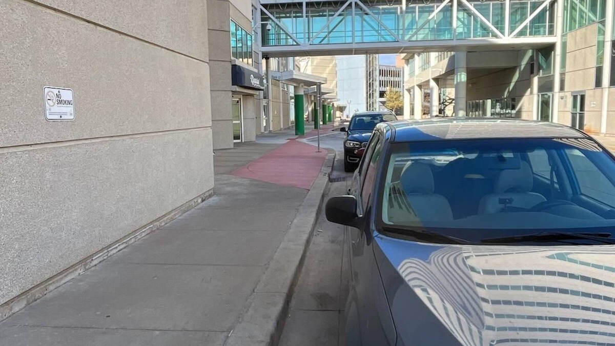 Cedar Rapids - Iowa City Apartment | 1 King Bed 1 Bath Apartment Steps to Paramount Theatre Downtown Cedar Rapids