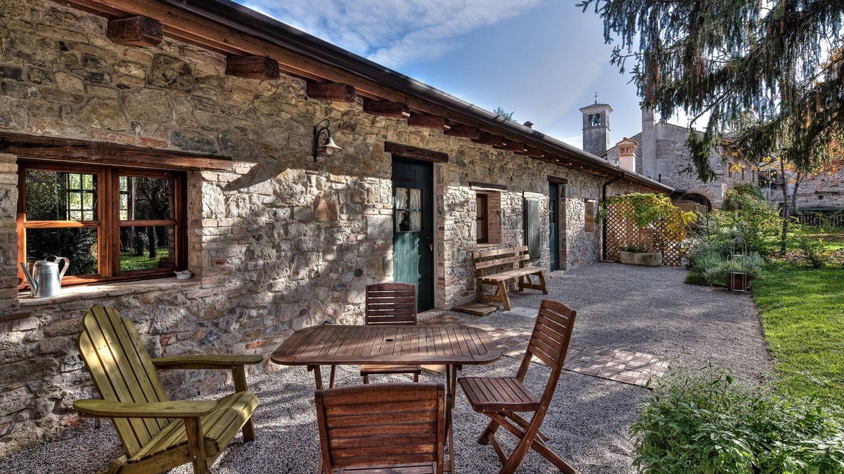 Strassoldo House | 1-Lovely stone home with garden, in a castle near beach and 1 hour from Venice