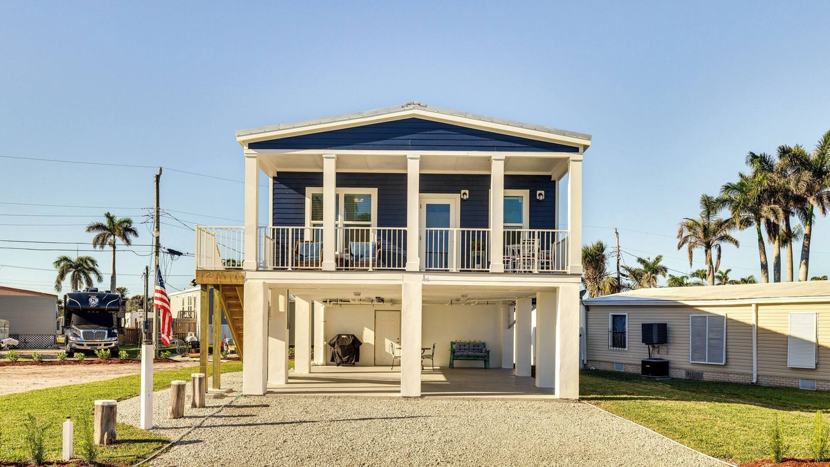 Truckland House | 1 Mi to Beach Access: Home w/Porch in Fort Myers!
