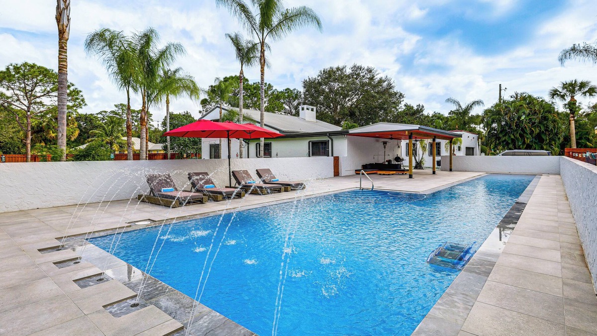 Stuart House | 1 Mi to Boat Ramp: 'The Islander' Home w/Yard