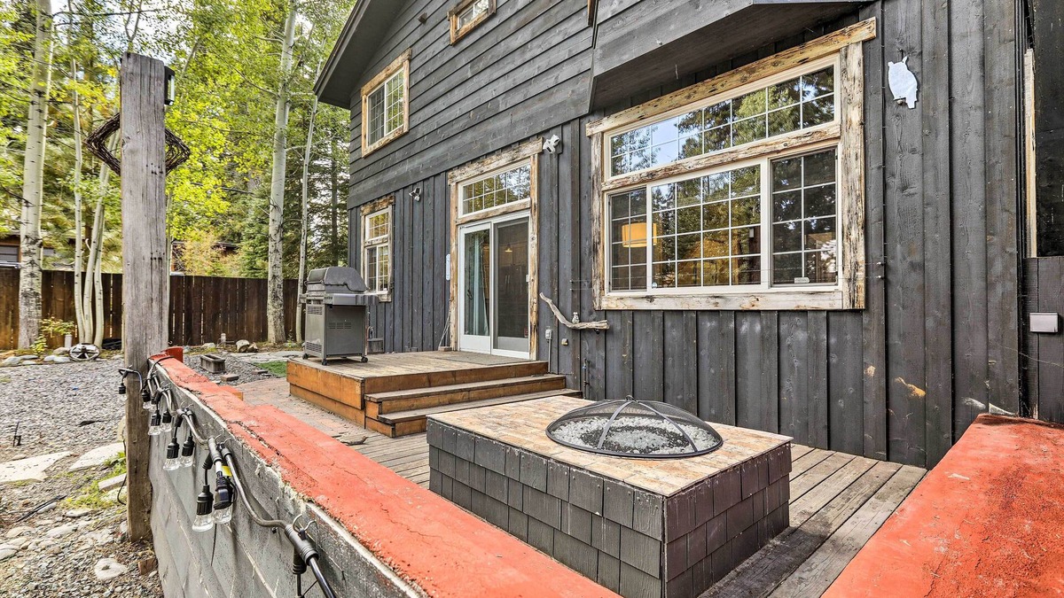 Comstock Acres Cottage | 1 Mi to Commons Beach: Tahoe City Getaway!