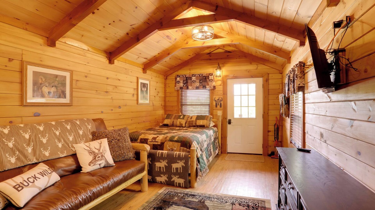 Van Buren Cabin | 1 Mi to Current River: Cozy Studio Cabin!