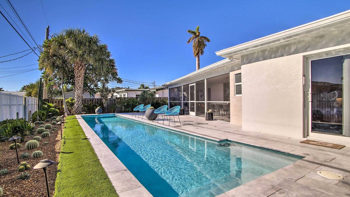 The Cove Apartment | 1 Mi to Deerfield Beach: Stylish Studio w/Pool!