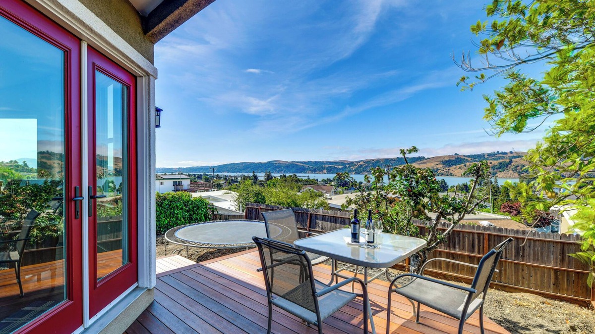 Benicia House | 1 Mi to Downtown Benicia: Scenic Cliffside Escape