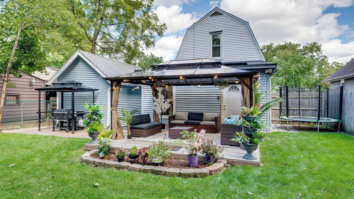 Elgin House | 1 Mi to Dtwn Elgin: Dutch Colonial w/Lovely Patio