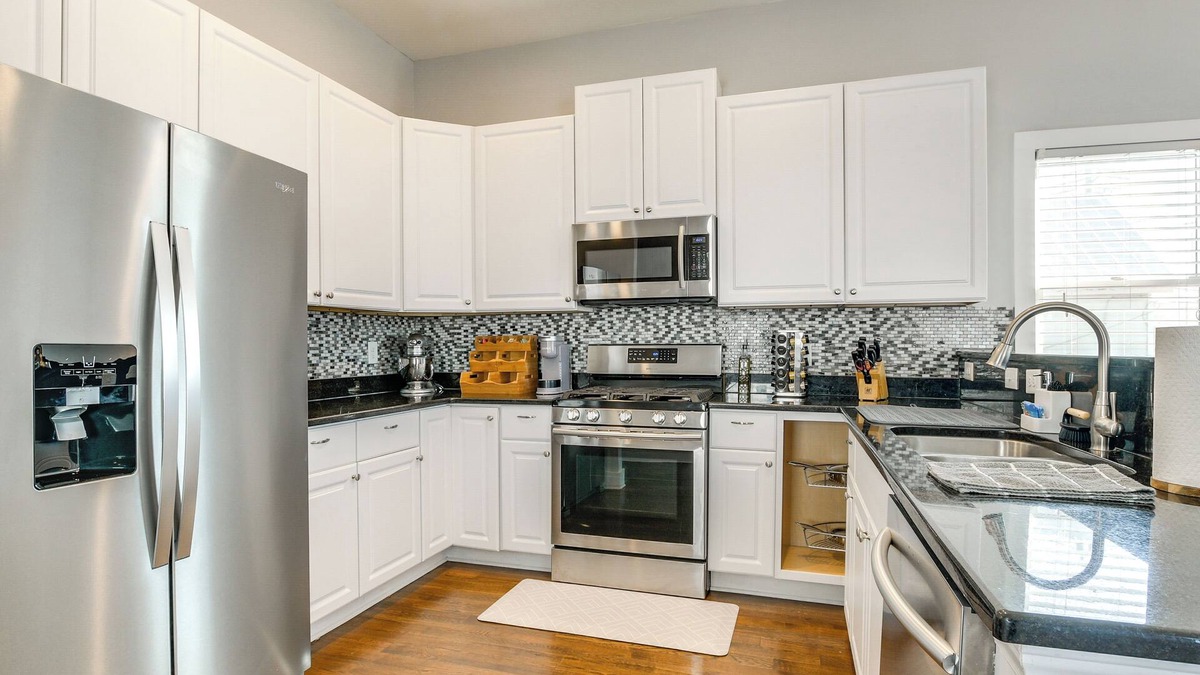 Downtown Cottage | 1 Mi to Dtwn: Home w/Backyard in Raleigh!