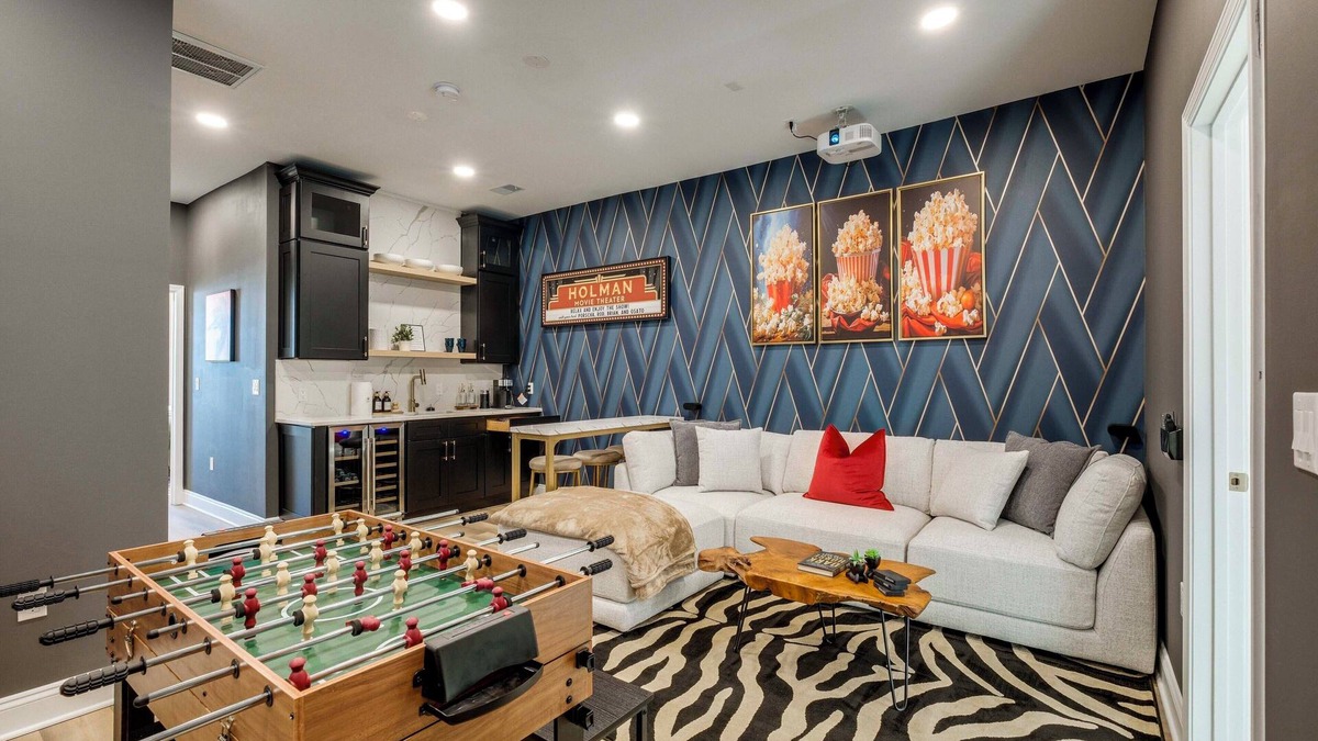 Church Hill House | 1 Mi to Dtwn: Hot Tub Haven in Richmond!