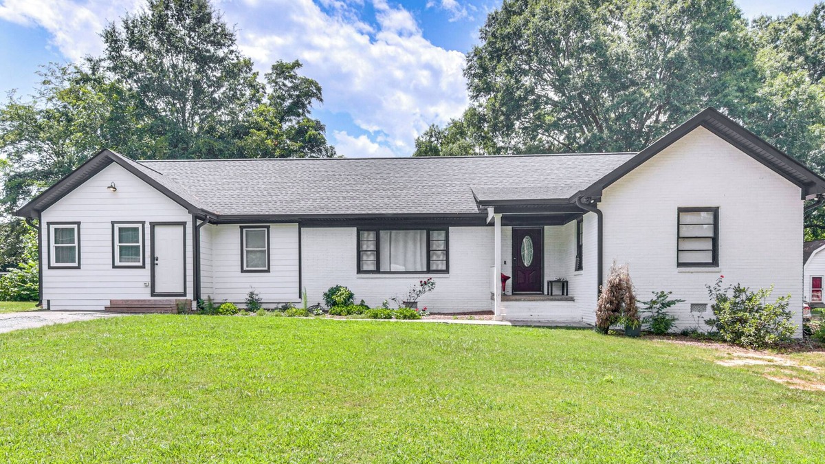 Monroe Apartment | 1 Mi to Dtwn Monroe: Family-Friendly Duplex!