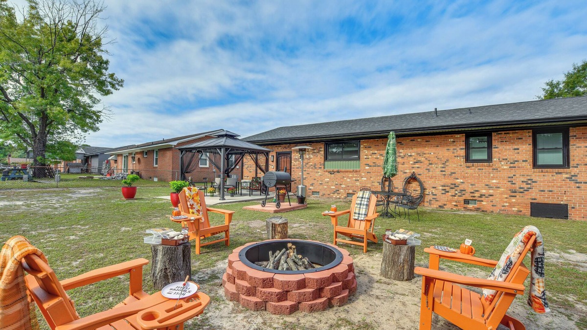 Pine Forest House | 1 Mi to Fort Bragg: Family Home w/Backyard