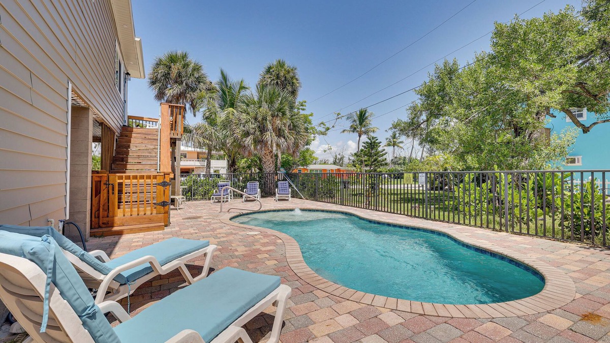 Fort Myers Beach House | 1 Mi to Fort Myers Beach Access! Chic Coastal Home