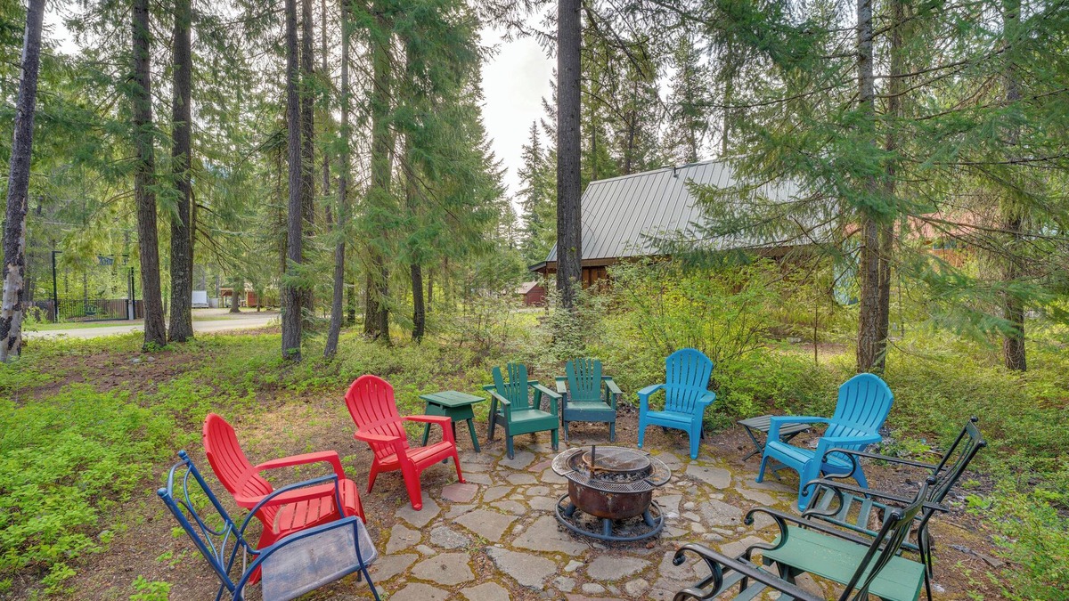 Easton Cabin | 1 Mi to Lake Easton: Cozy Cascades Cabin!