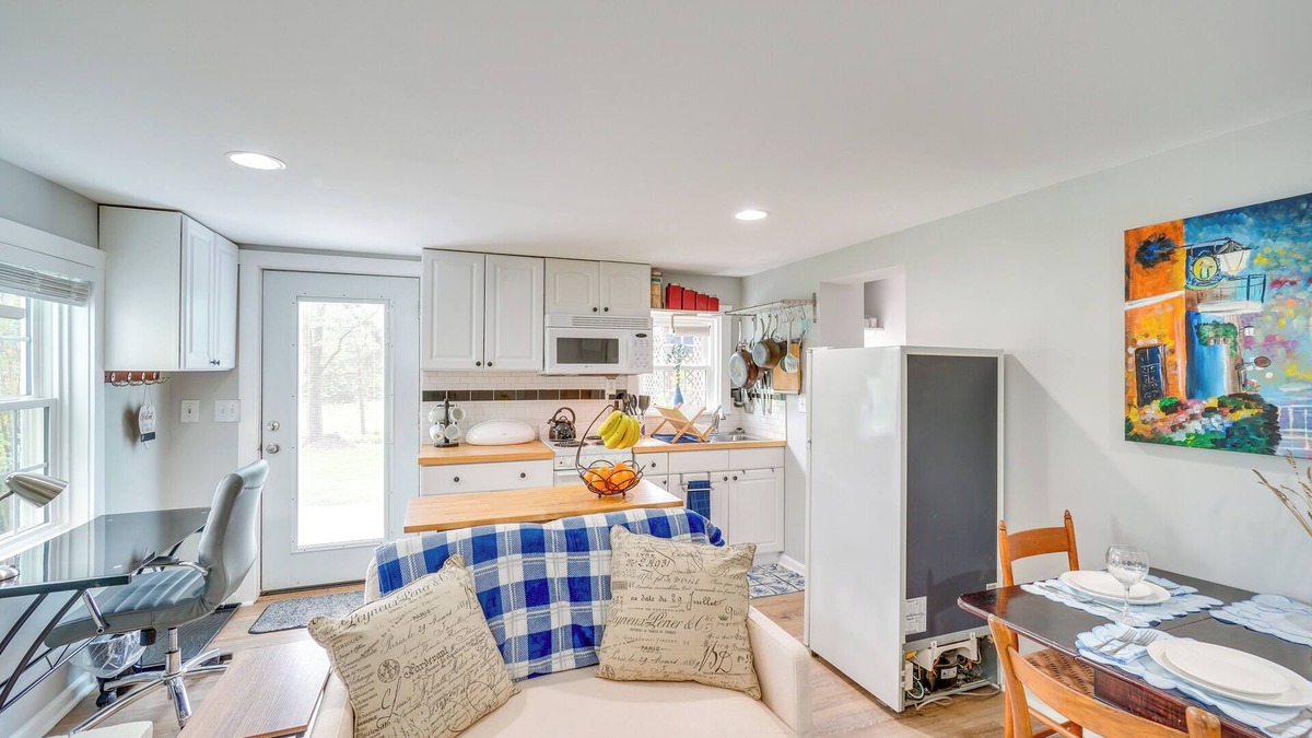 Leesburg Apartment | < 1 Mi to Wineries: Quaint & Cozy Waterford Studio