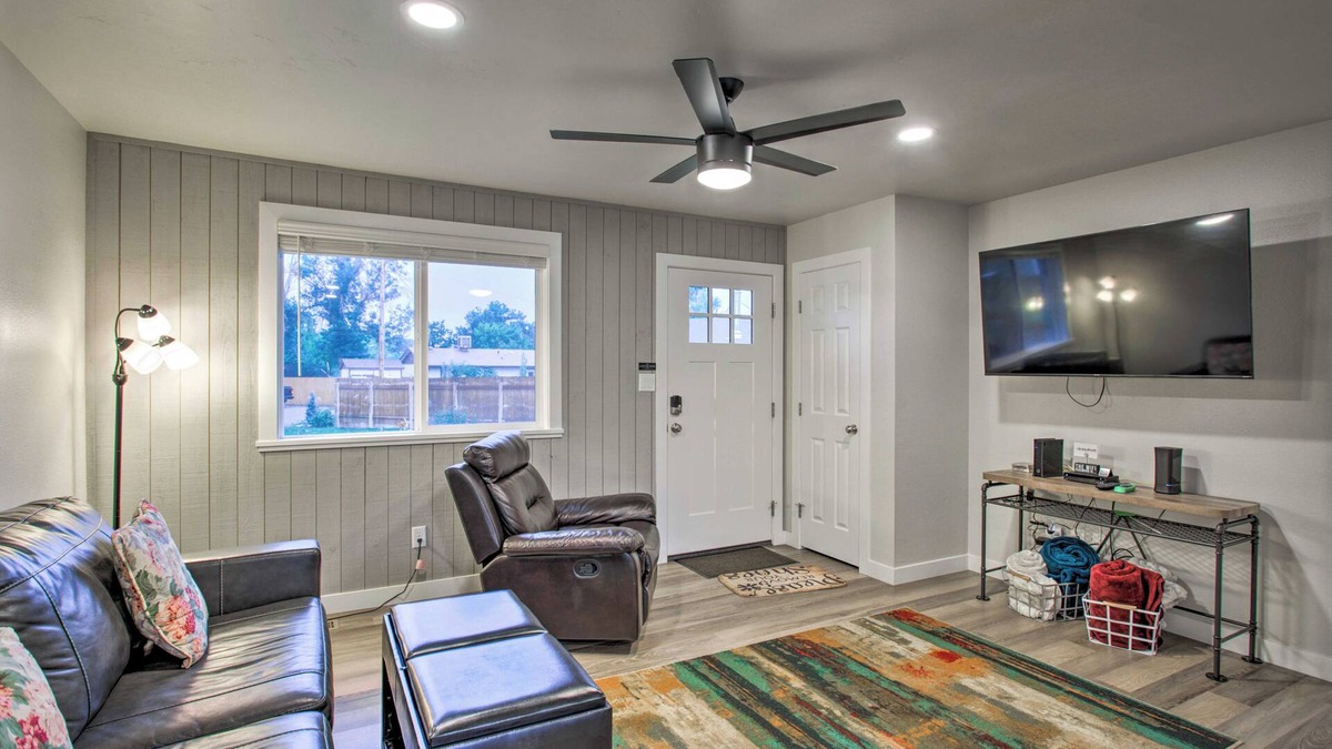 Clifton House | 1 Mi to Winery: Clifton Escape w/Grill & Yard!