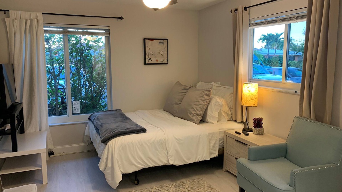 East Boca Raton Apartment | 1 Mile to Bch!, E. Boca Studio w/Private Entrancen