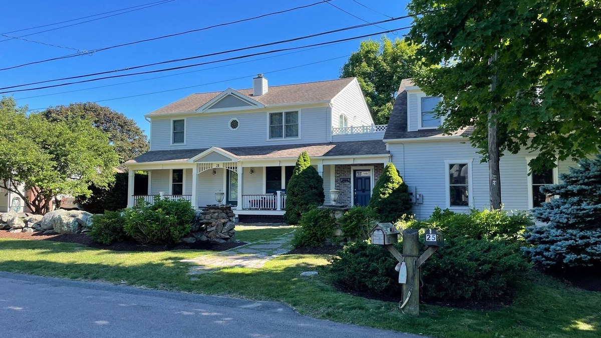 Briggs Farm House | 1 mile to Scarborough Beach-CENTRAL AIR! Block Island Ferry, Narragansett, 7 bed