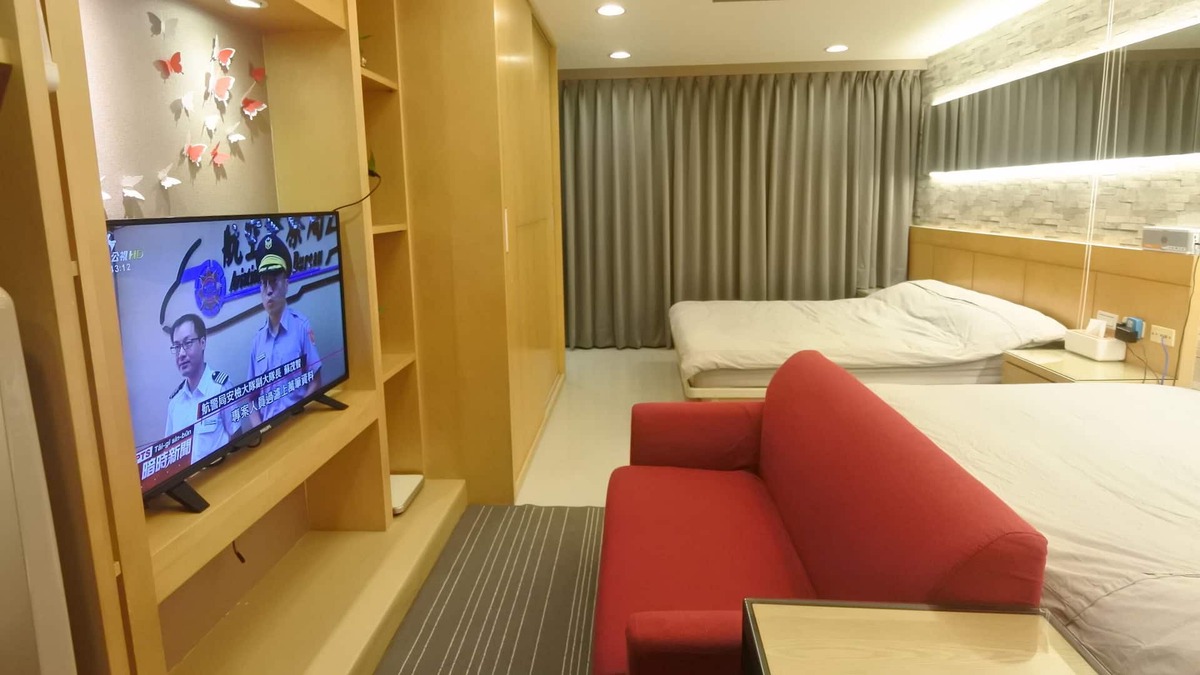 Ximending Apartment | 1 min to Ximen Metro (MRT) Station Exit 6