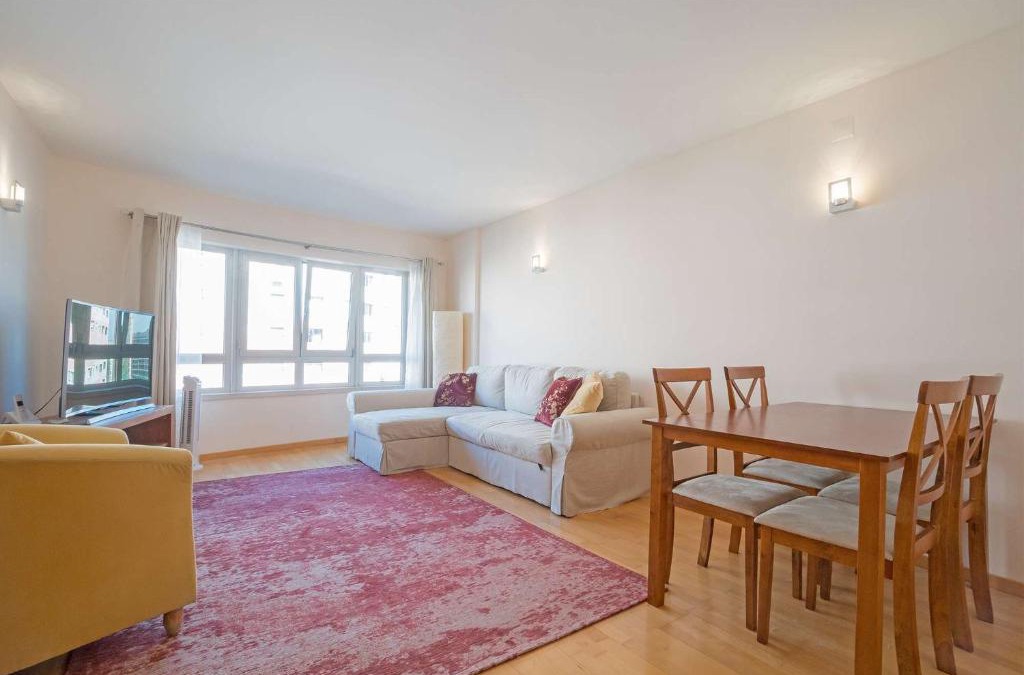 Alto do Pina Apartment | 1-minute walk to the Metro and 2 to the Supermarket