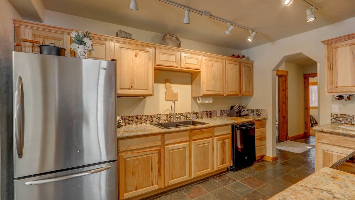 McCall House | 1 Particular Pine - Downtown - Fire pit - Hot tub - Game room/Foosball - 4 bd - 4 ba