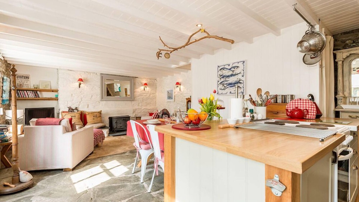 St Dogmaels Cottage | 1 Penally Boathouse Mews, Holiday Cottage St Dogmaels, Sleeps 4, 2 bedrooms, bathrooms