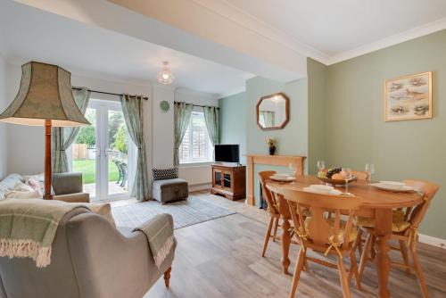 Theberton House | 1 Pump Cottages