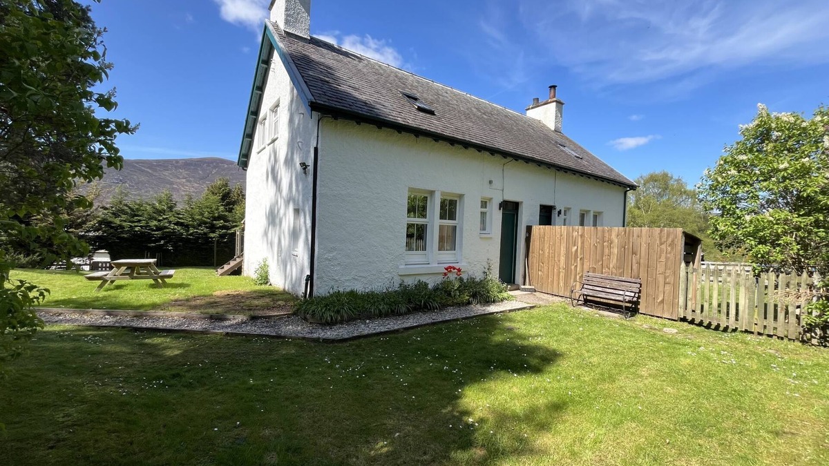 Alvie House | 1 Railway Cottage by Interhome