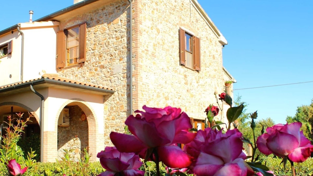 Campiglia Marittima House | 1 RIBOCCHI HOLIDAY HOME: TWO-ROOM APARTMENT WITH POOL, SEA, THERMAL BATHS AND MEDIEVAL VILLAGES