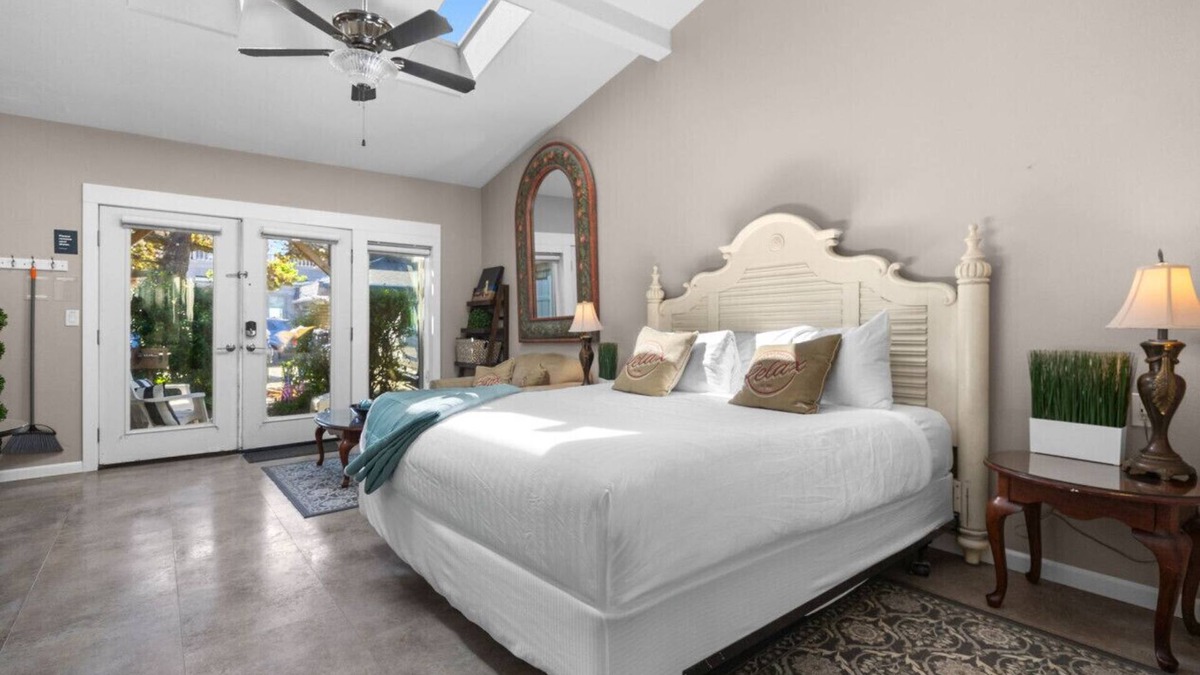 Downtown Cannon Beach Condo | 1 Sandals Spa Suite: Intimate Getaway | Steps to Beach | Dog-Friendly