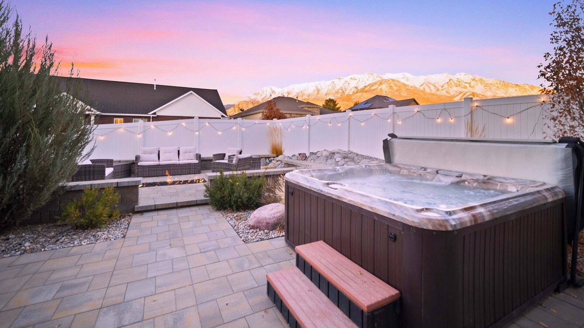 Orem House | #1 Summer Retreat/Custom Sauna/Theatre/Lux MTN Spa