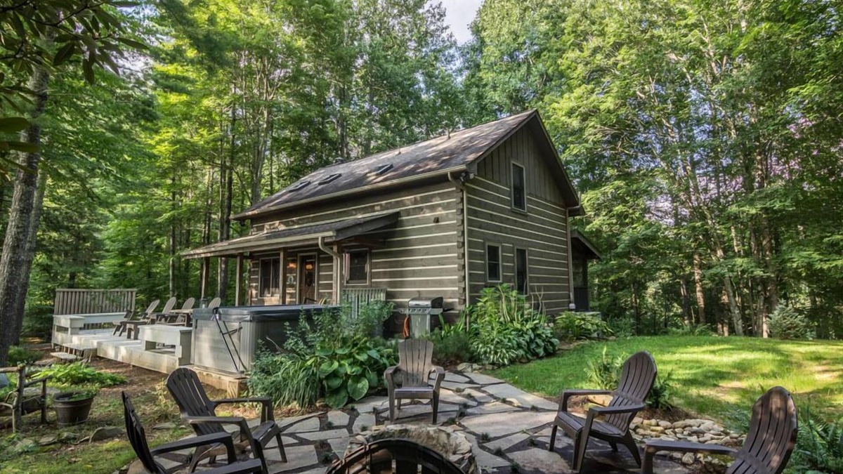 Vilas Cabin | 1 Sweet Seclusion -Peaceful cabin just outside of Boone with hot tub!