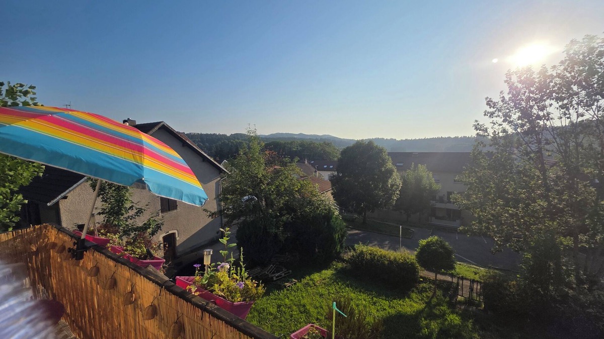 Maiche Apartment | 1 to 4 pers. apartment, 2 steps from the town, quiet area on the edge of the forest