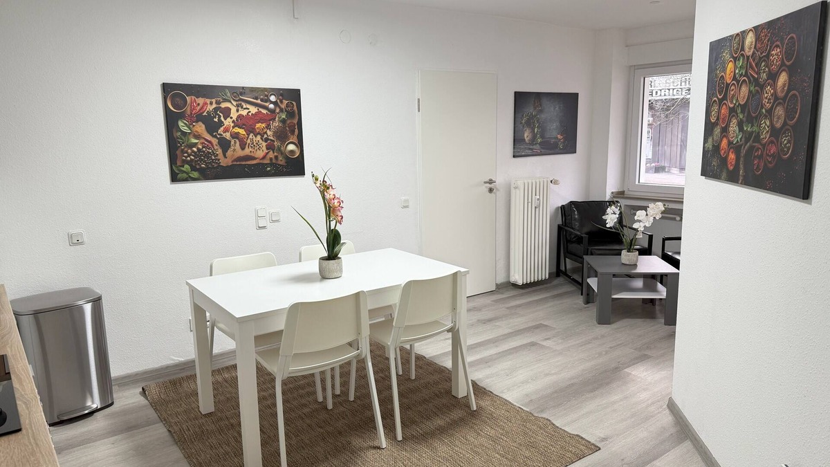 Herne Apartment | #1 Top room: central & comfortable, shared bathroom