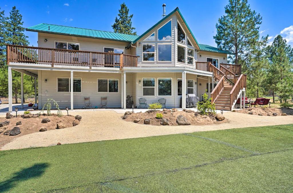 Deschutes River Woods House | 10-Acre Bend Home Less Than 4 Mi to Old Mill District